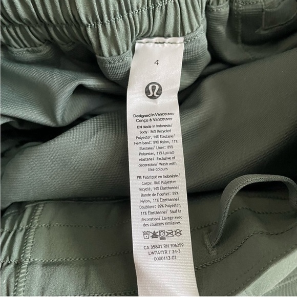 NWT Lululemon Hotty Hot High-Rise Lined Short 2.5” Grey Eucalyptus Size 4 - Picture 4 of 7